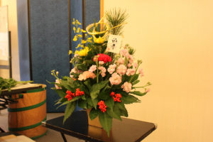 「お花で作るお正月飾り」を開催しました